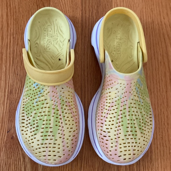 Skechers “Cali Gear Ultra Go Walk Foamies Psychedelic” Slip On Clogs - Picture 3 of 11